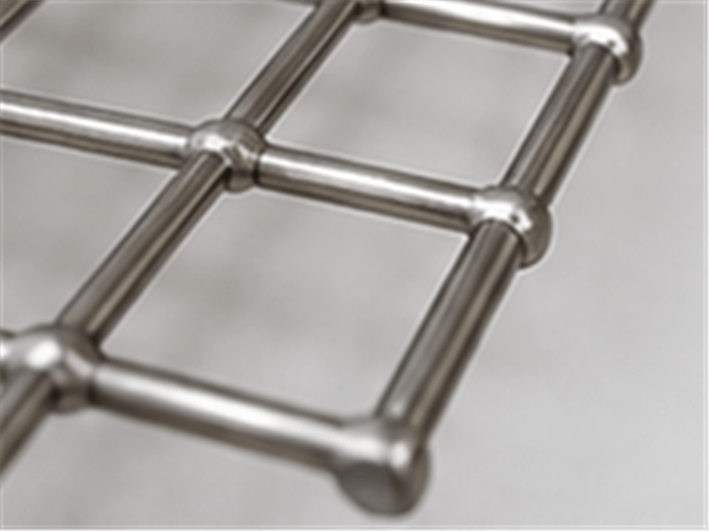 Flush cut edge on stainless steel welded wire mesh panel