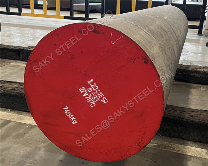 Ground UNS K93160 C300 maraging steel round bar surface