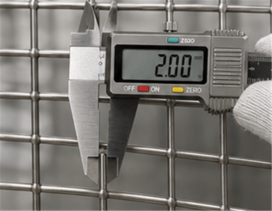 Inspection of stainless steel welded wire mesh wire diameter and opening size