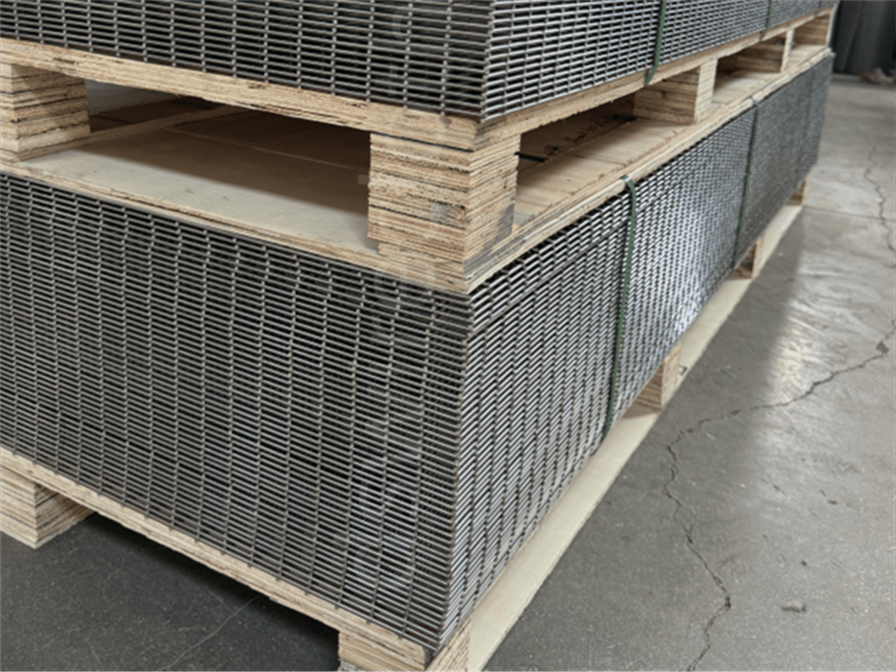 Stacked stainless steel welded wire mesh panels