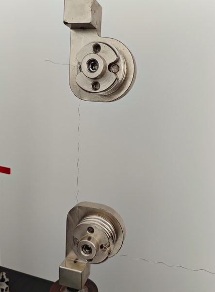 Wire rope tensile test specimen secured in a wrap-around grip